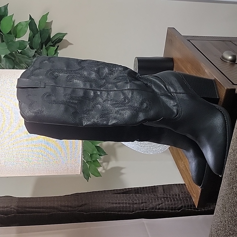 F21 Black long boots